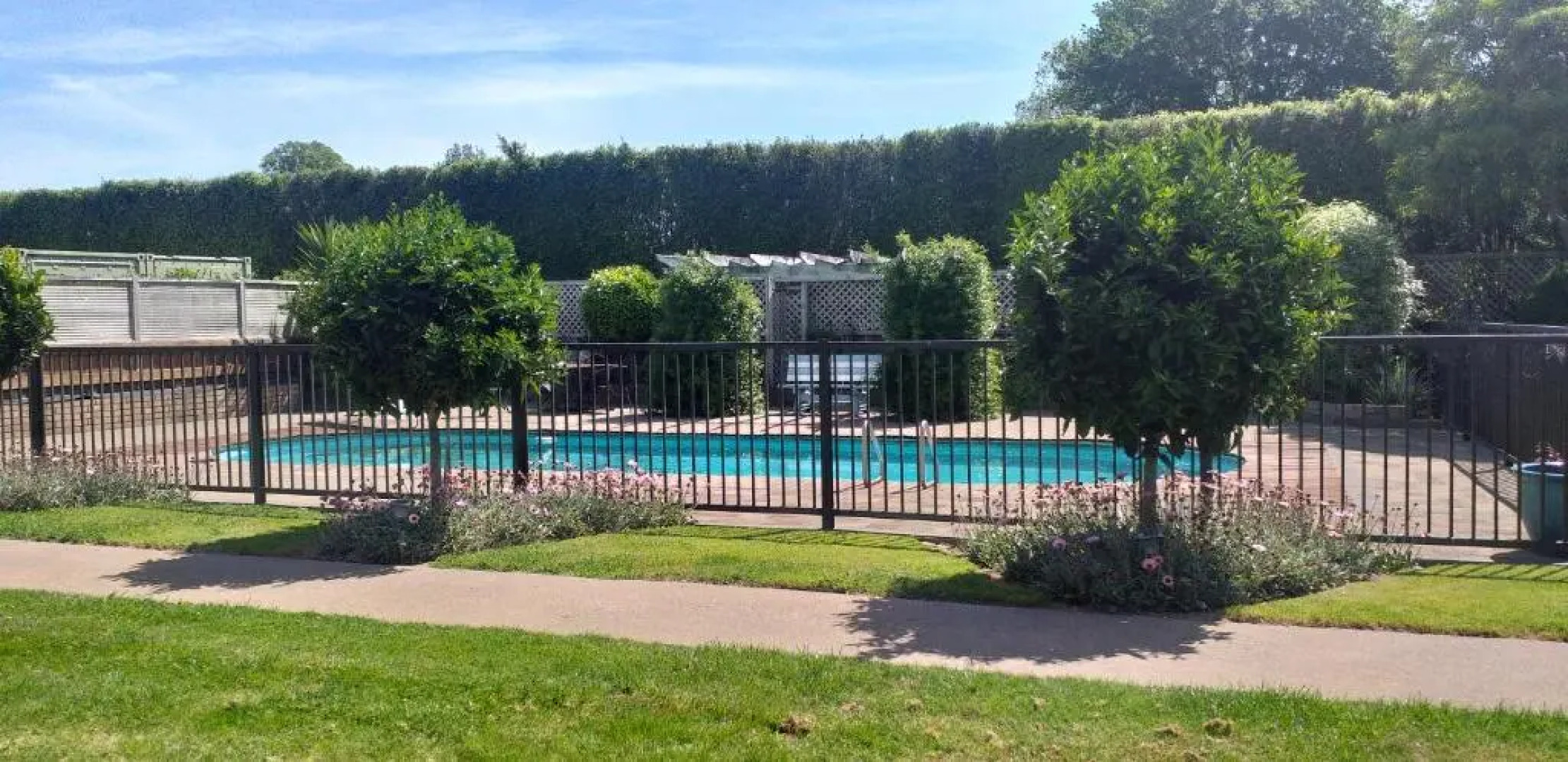 The Pool House, Romantic Country, King Bed