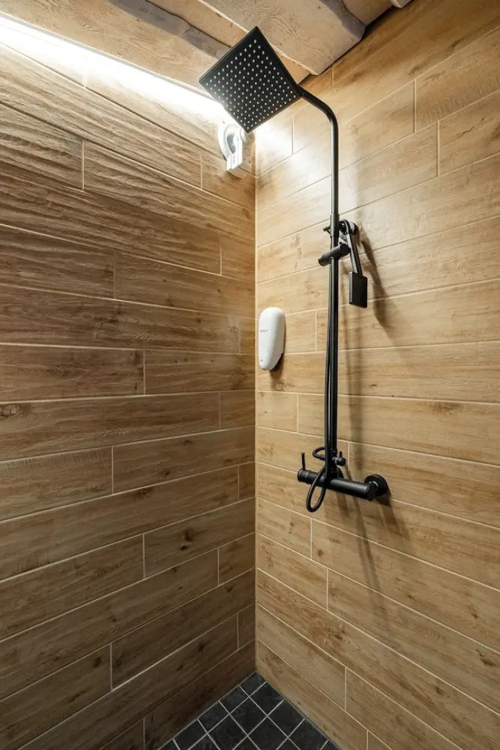 Private & Cozy Suite with lake views