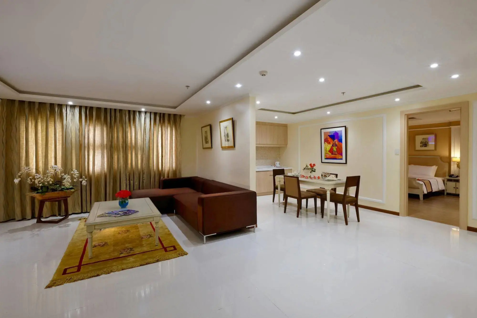 Golden Prince Hotel and Suites
