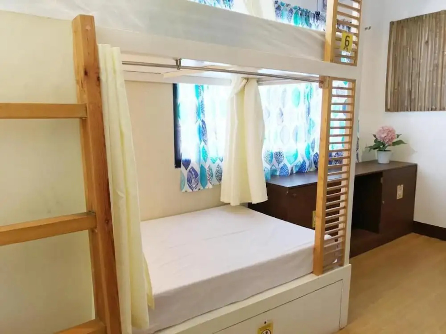 HIS Capsule Hostel