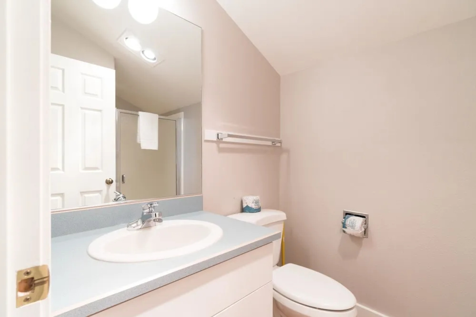 SeaQuell 3 Br condo by RedAwning