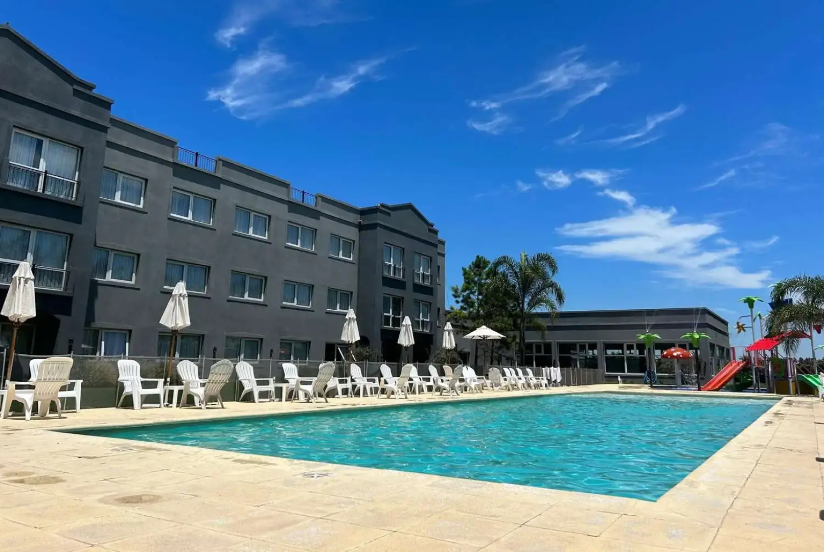 Howard Johnson by Wyndham Funes