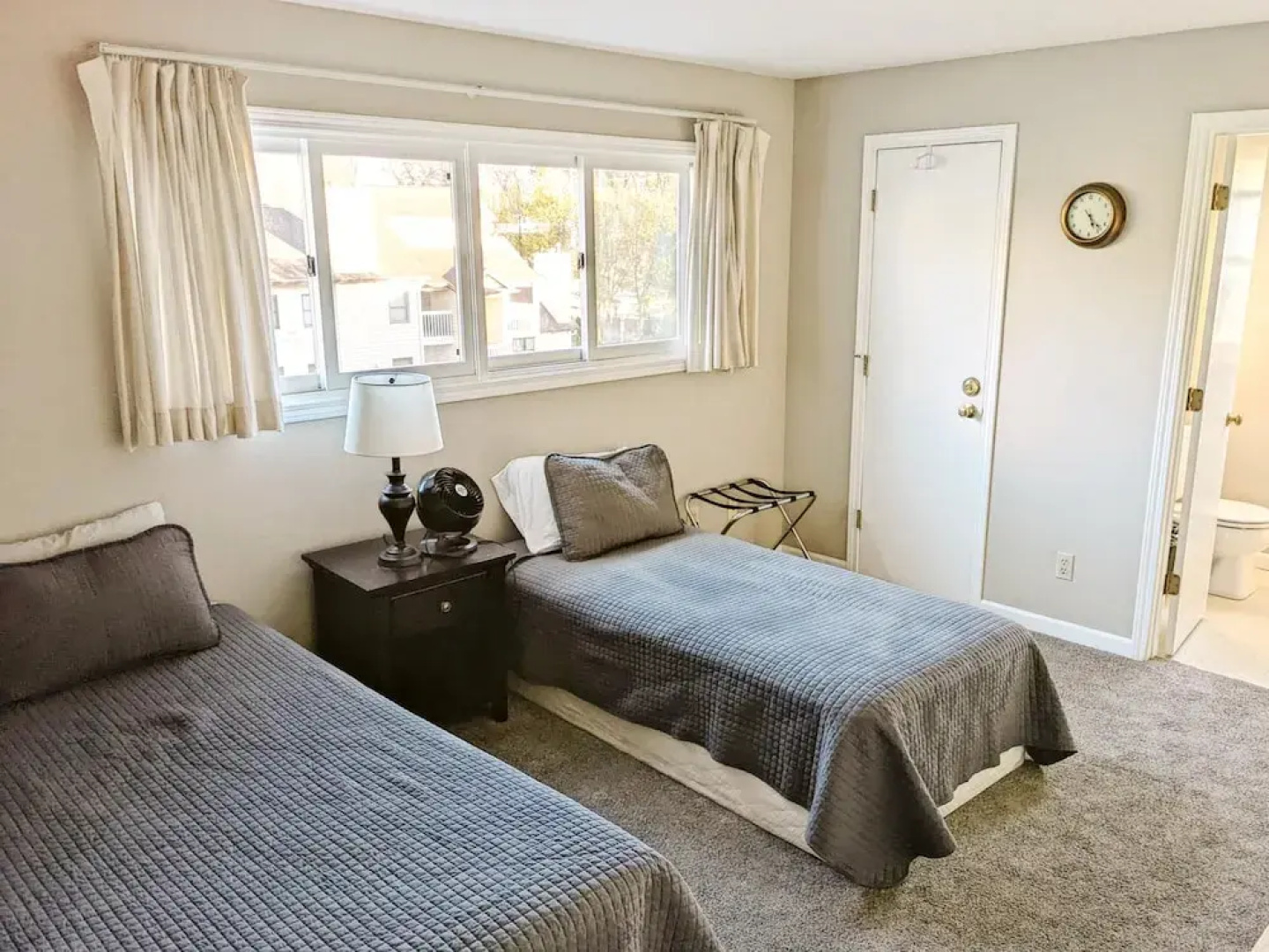 2 Br 2 b Condo at Unv of Notre Dame Short and Long Term Stays Welcome ND Football A5