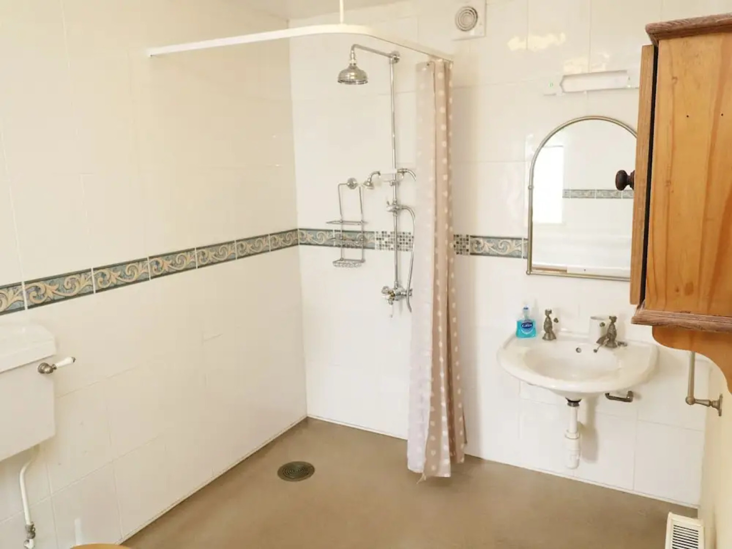 Tregoninny Vineyard and Woodland Farmhouse