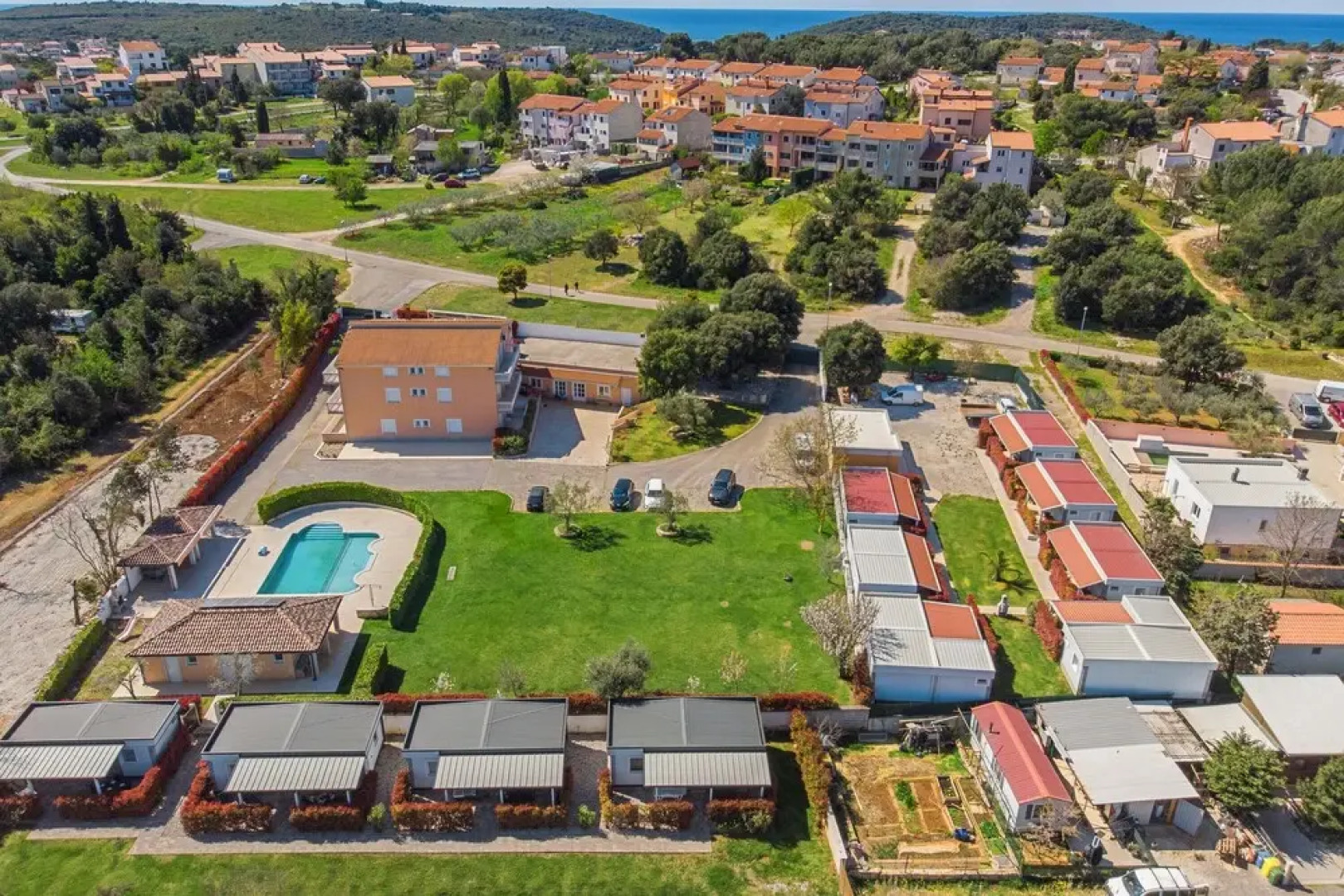 Pool Apartment Suzi 1