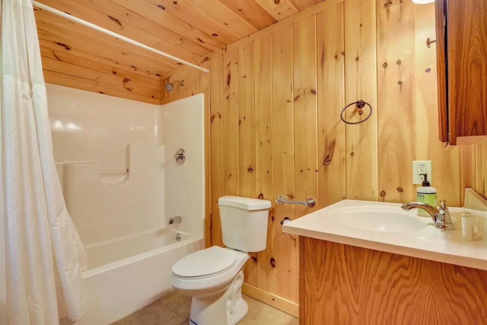 Scenic Franconia Cabin ~ 6 Mi to Cannon Mountain!