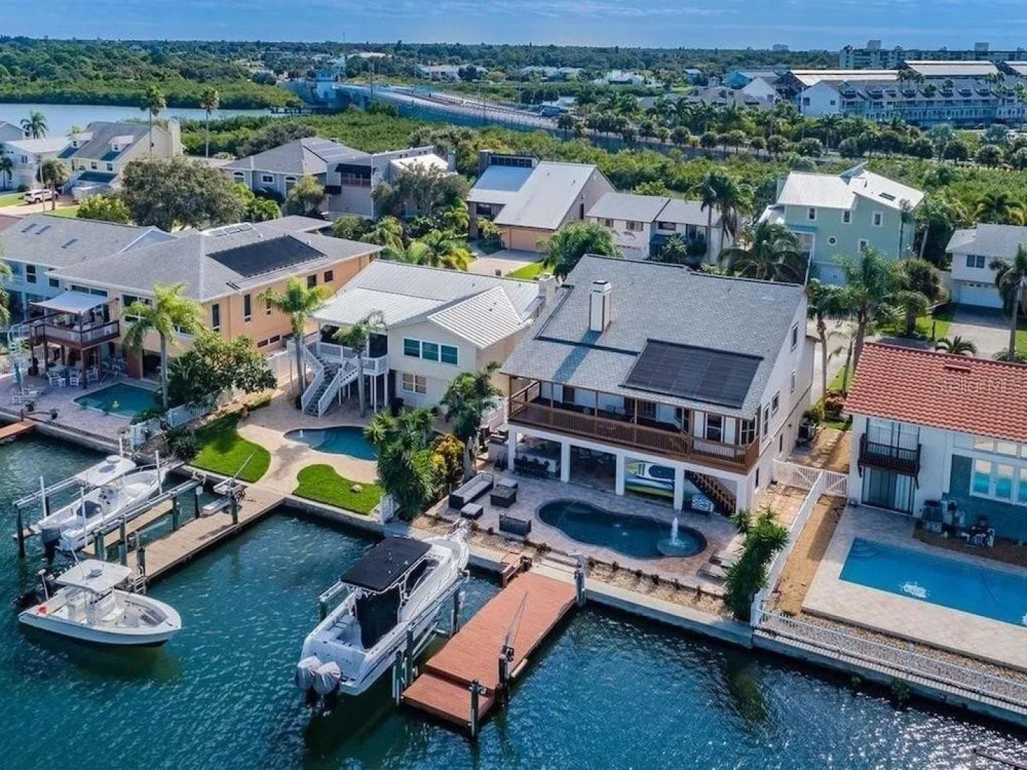 On The Rocks 6 Bedroom Home by Redawning