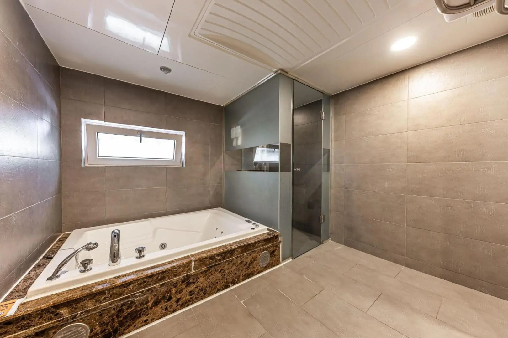 Friendly DH Naissance Hotel by Mindrum Group