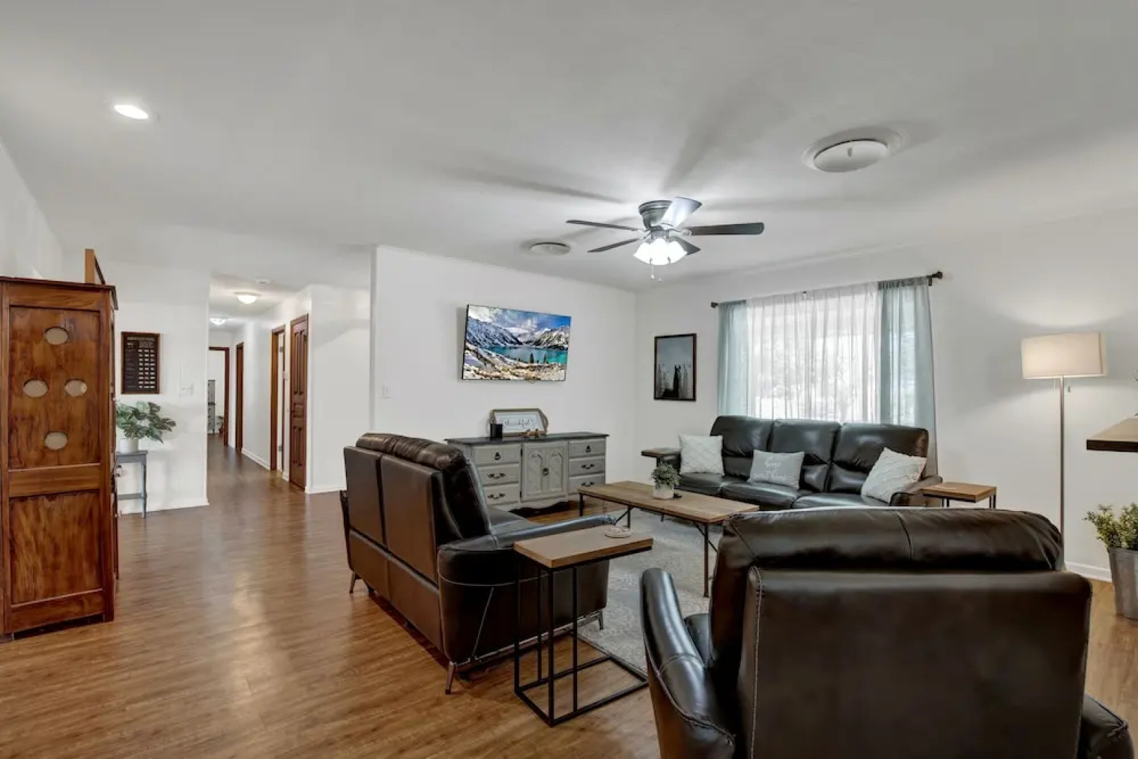 Spacious Home - Fire Pit, BBQ and Outdoor Seating!