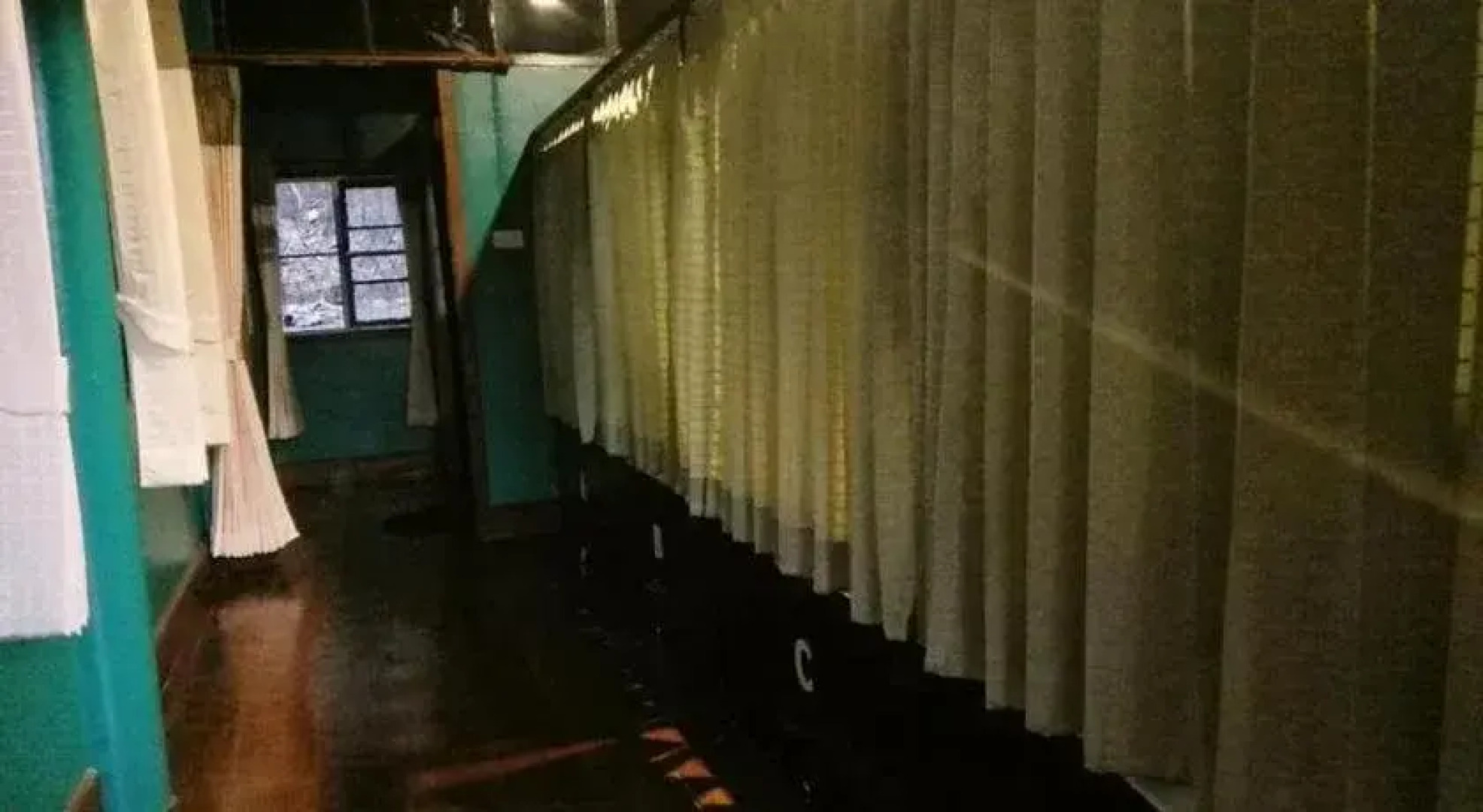 Crossroads House - Hostel