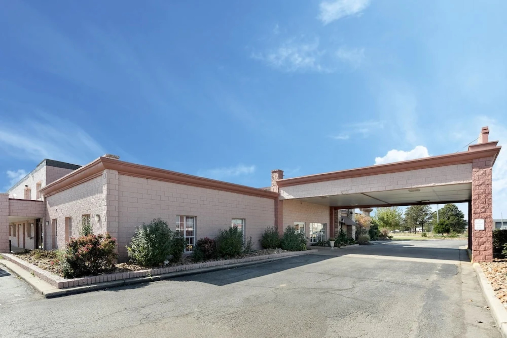 Econo Lodge Inn & Suites