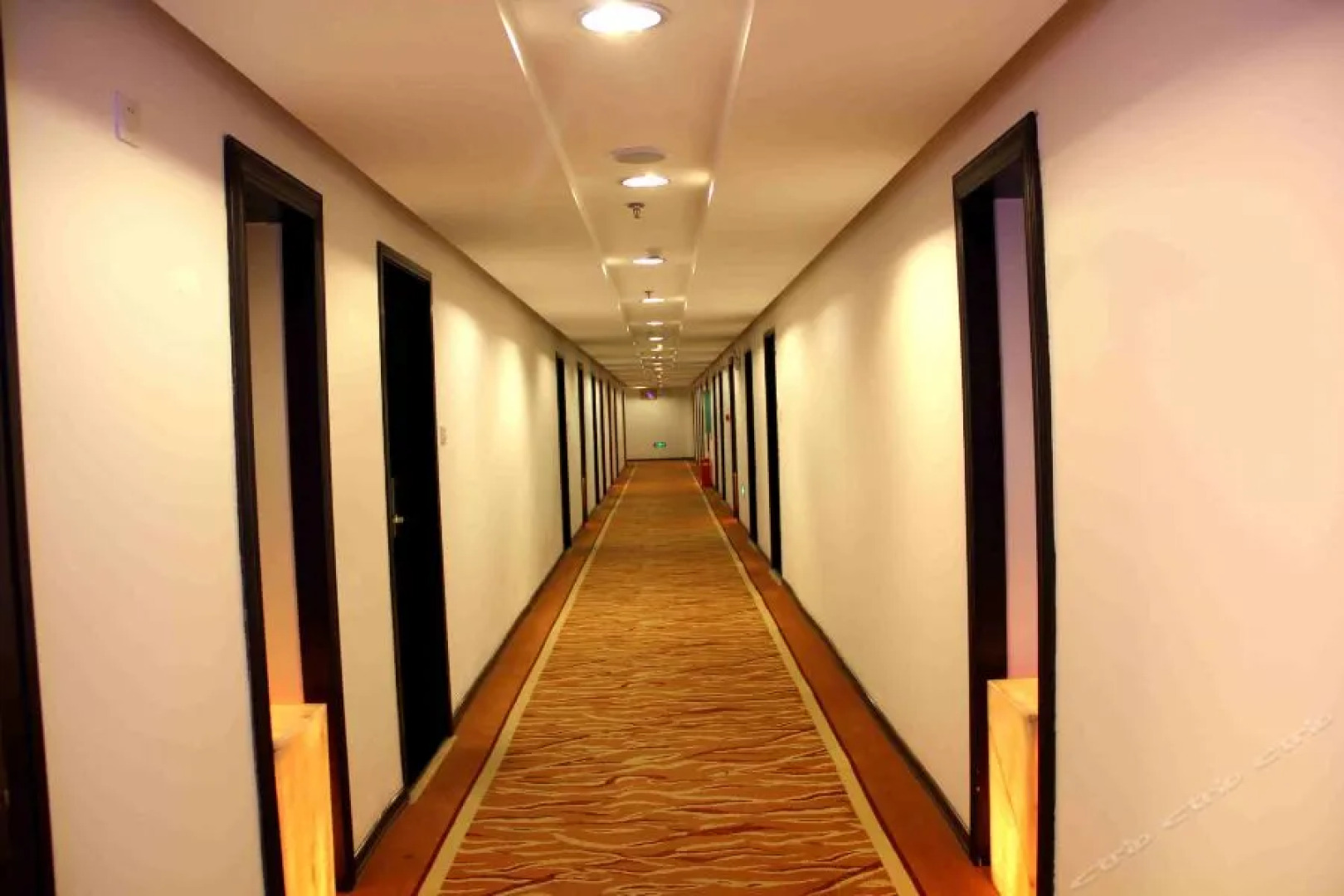 He Zhou Huang Yao Jiu Hu Shan Hotel