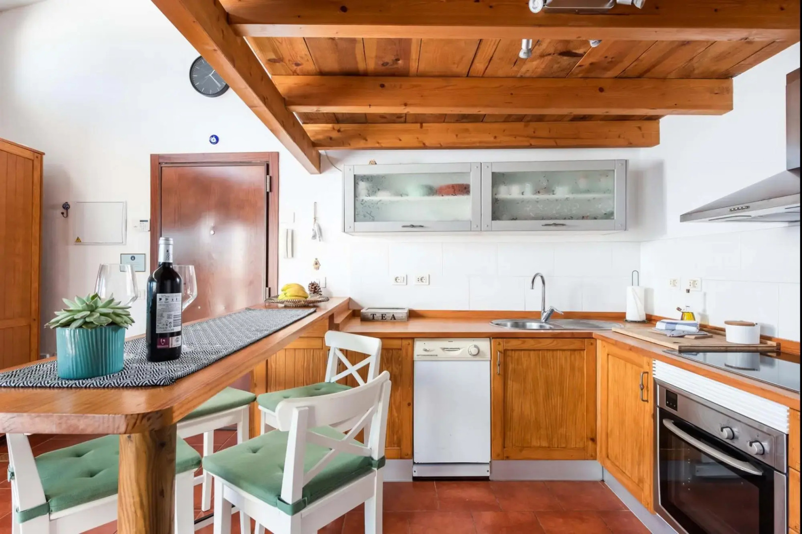 Luminous loft apartment next to the Atlantic Ocean