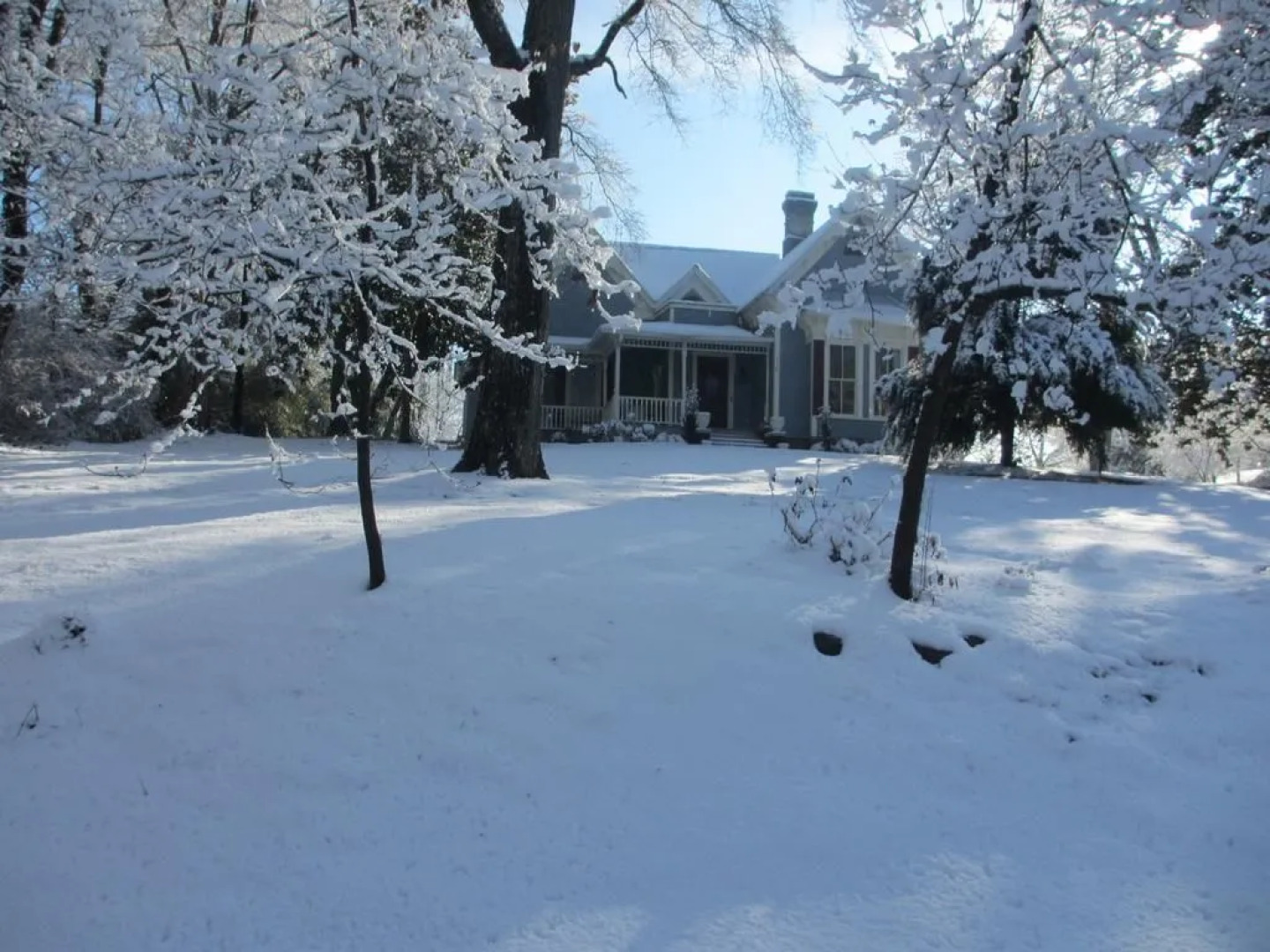 Adair Manor Bed& Breakfast