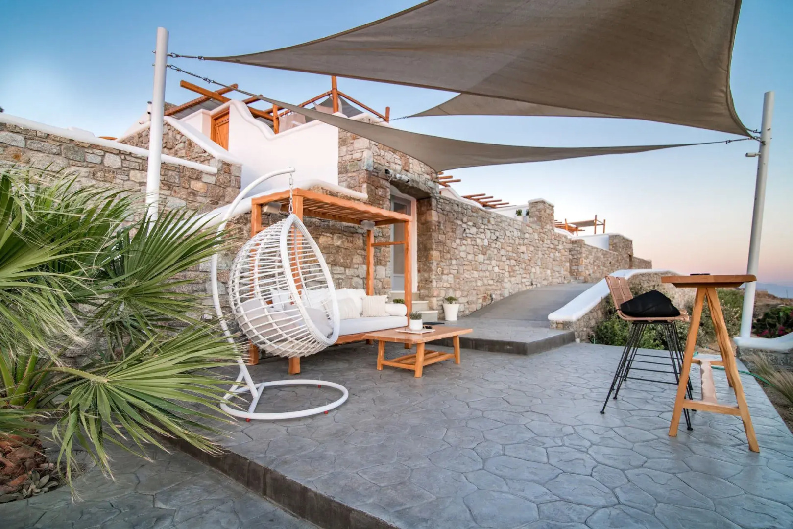 Evi Suites & Villas