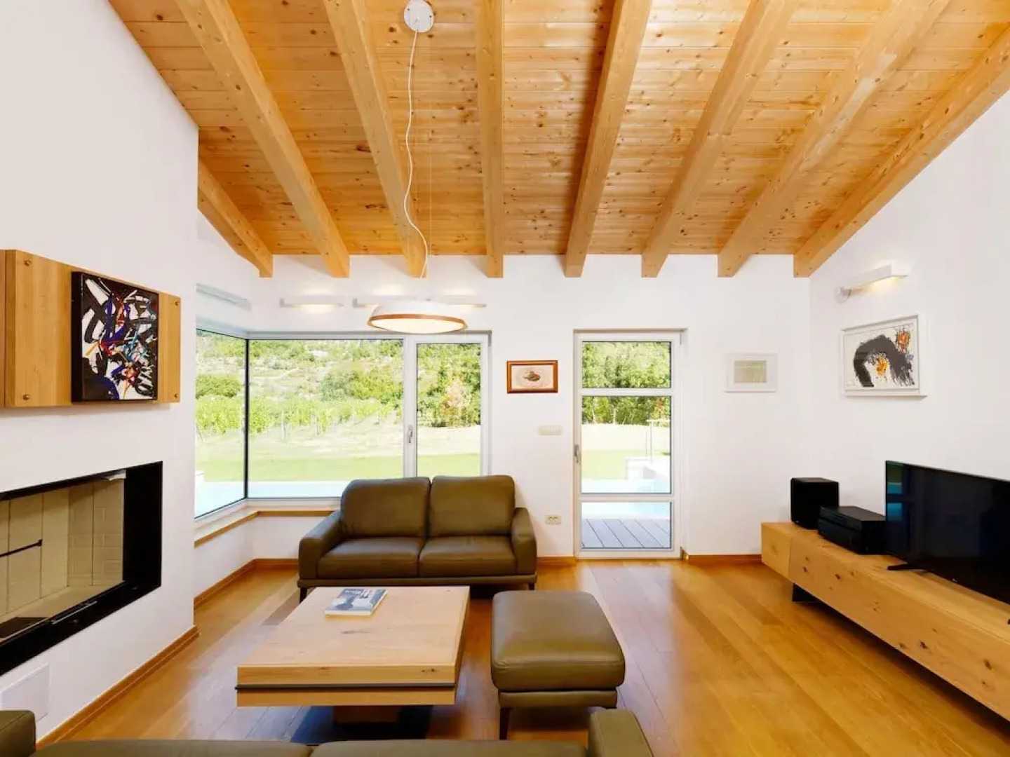 Villa in Zupa With Infinity Pool & Biokovo Views