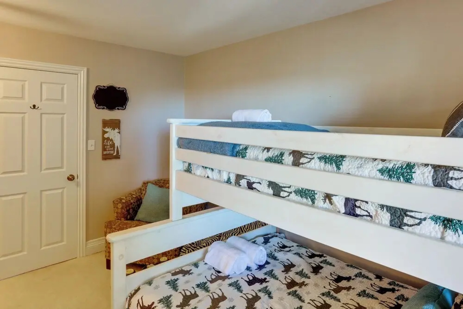 Spacious Crestline Retreat: 1 Mi to Lake Gregory