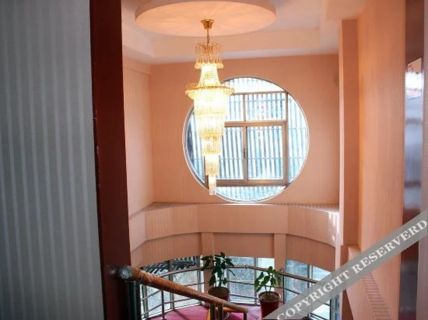 Yahong Business Hotel