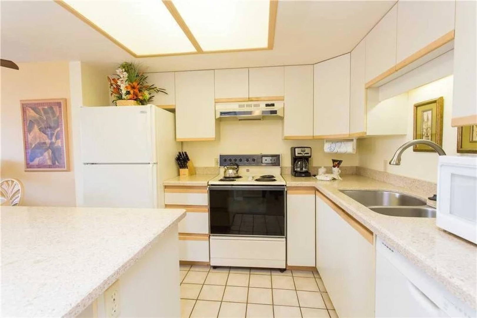 Maui Banyan H412 - One Bedroom Condo with Ocean View