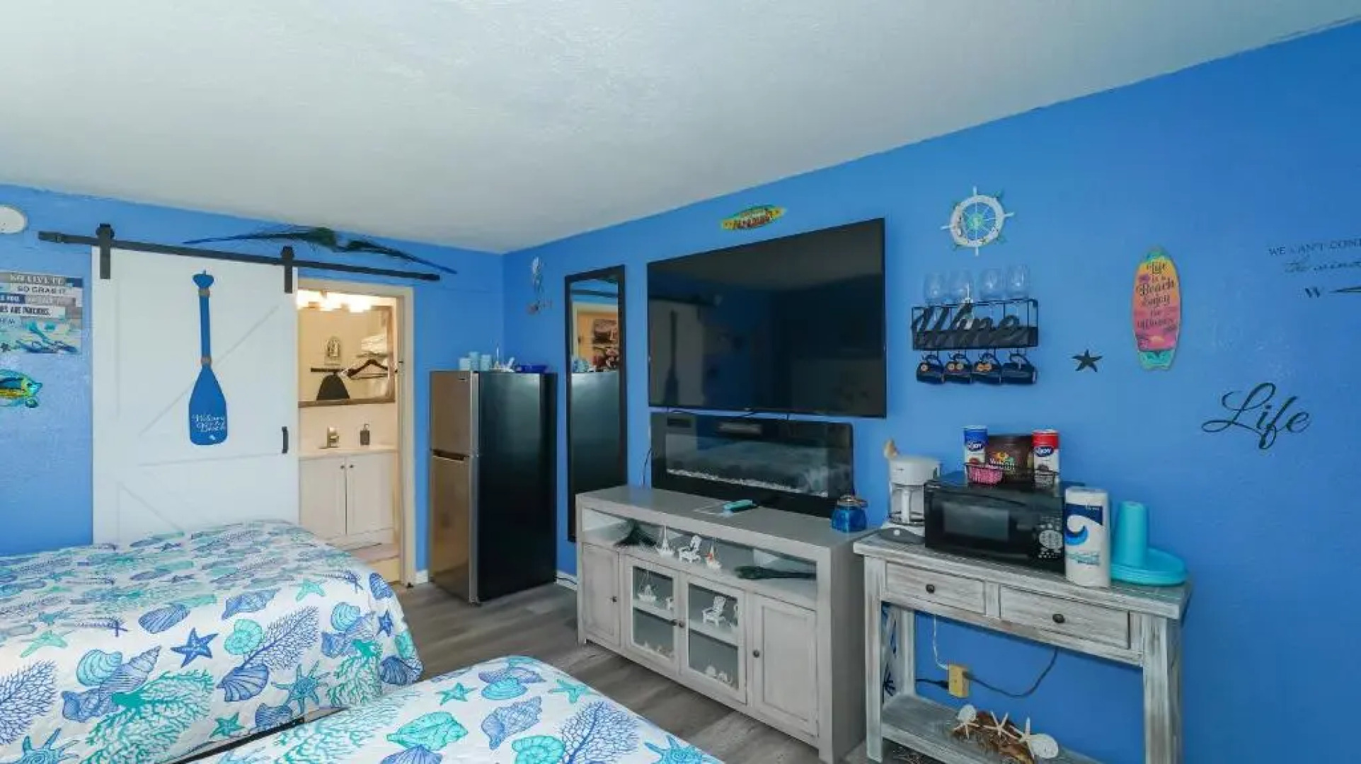 Heated Pool, Fireplace, 70" TV, Waterfront & More!