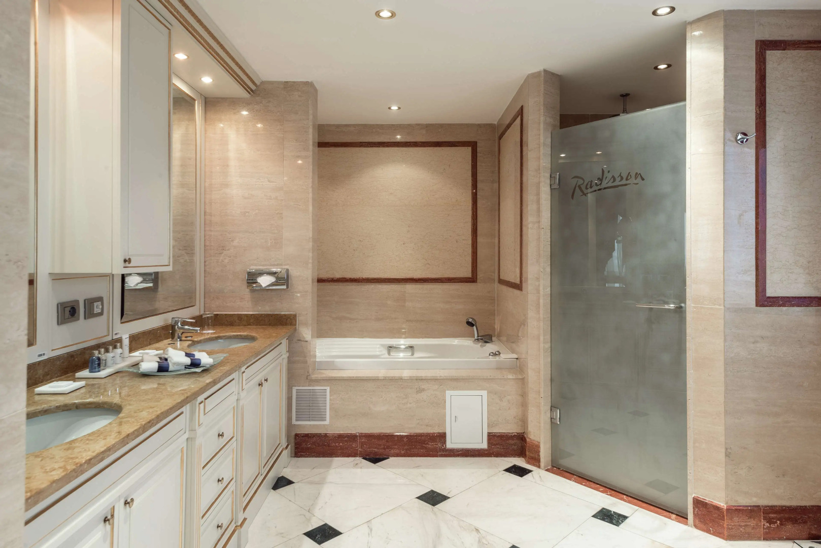 Radisson Hotel, Астана