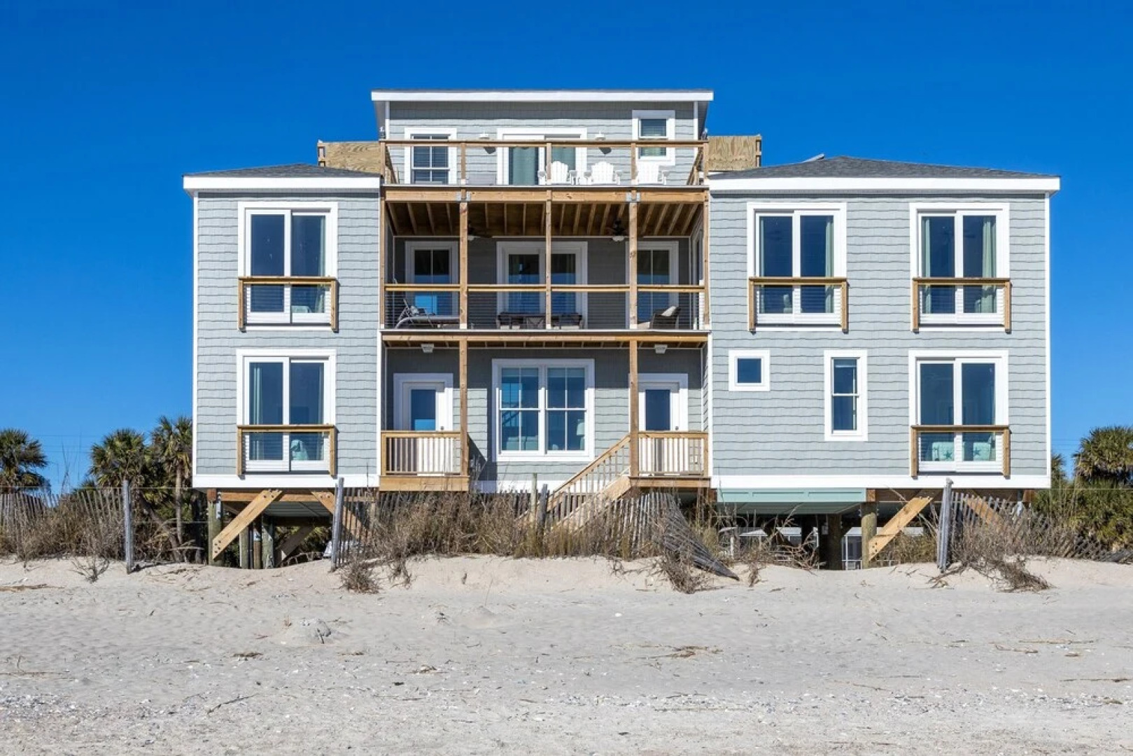 Endless Summer 5 Bedroom Home by Redawning