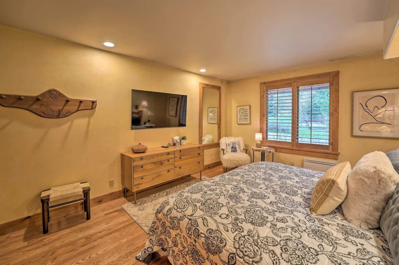 Serene Sun Valley Home w/ Hot Tub & Mtn Views