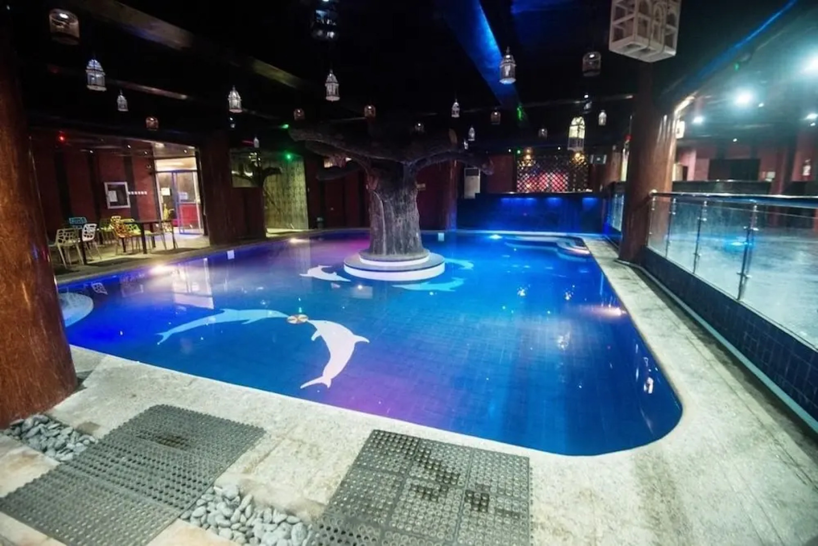 C & L Sea View Hotel