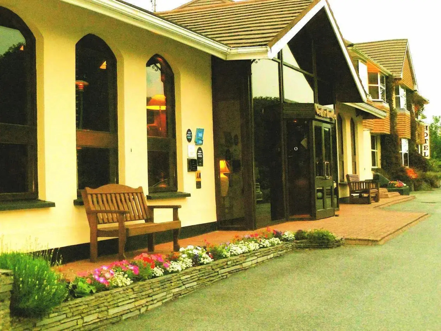 The Cedar Lodge Hotel and Restaurant