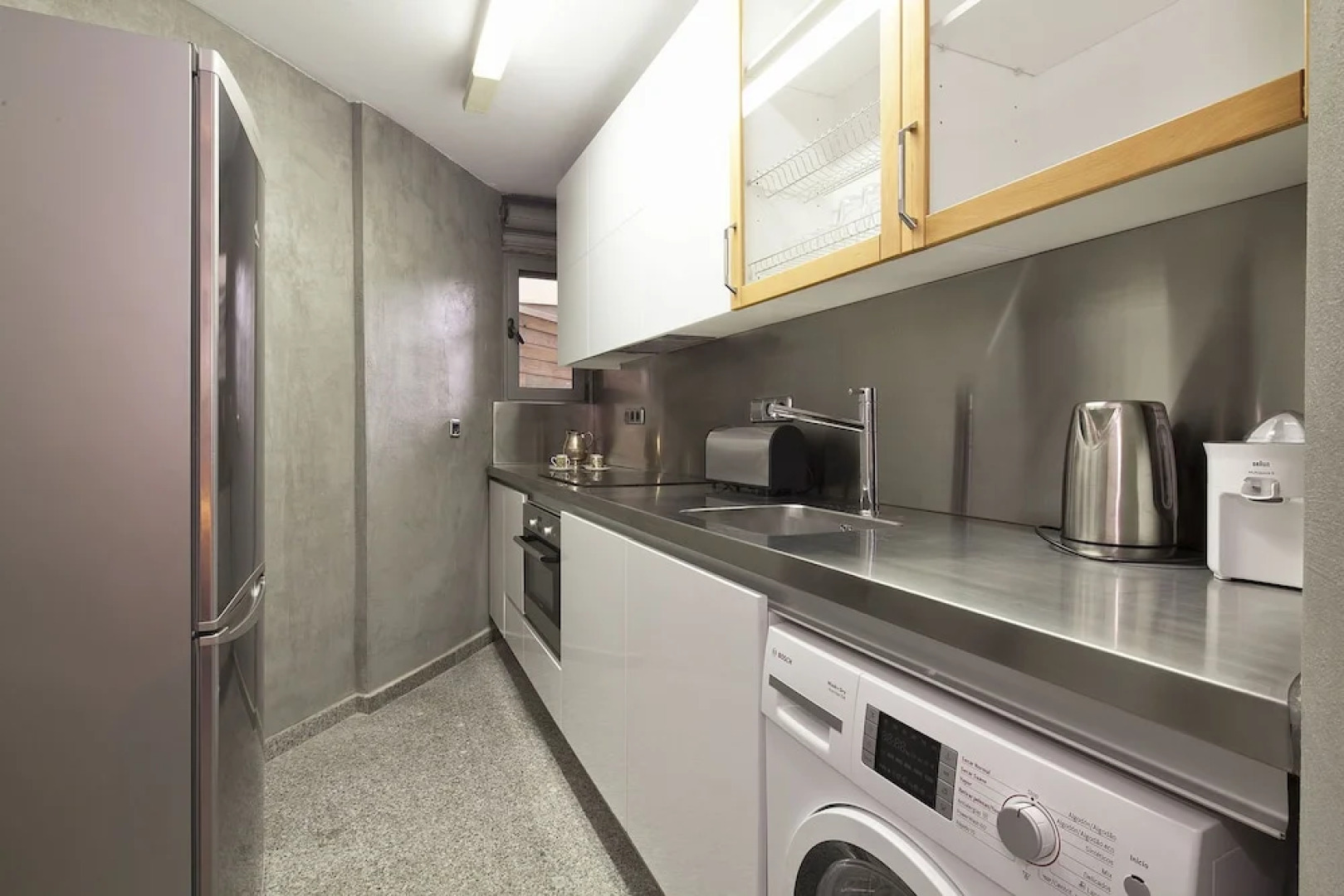 My Space Barcelona Gracia Pool B32