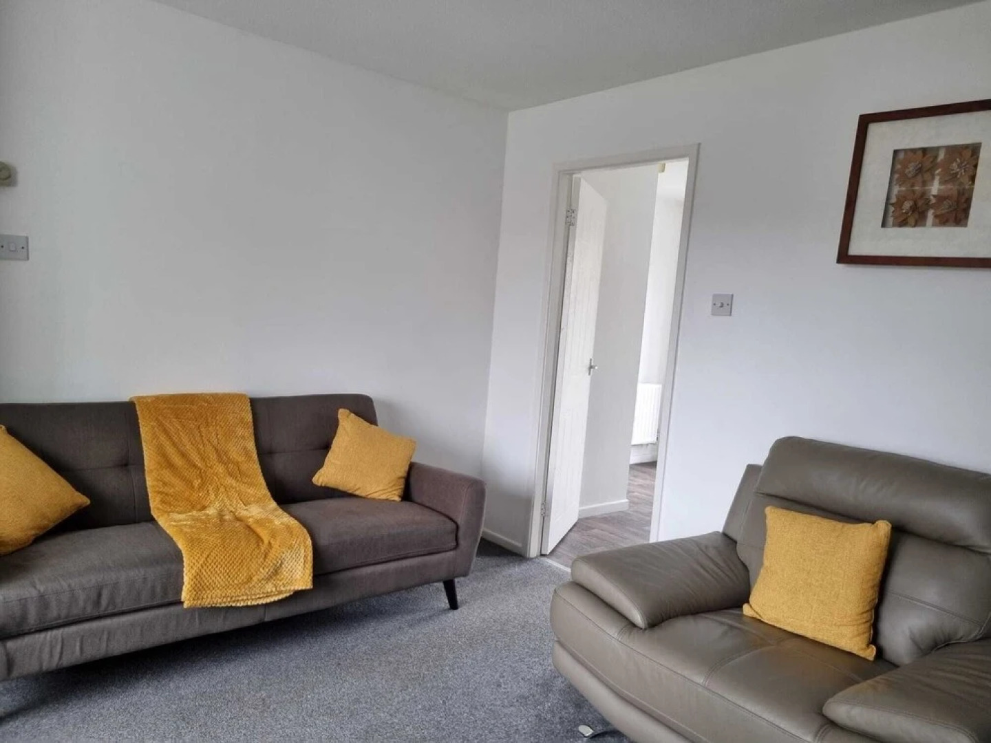 Charming 3-bed House in Leigh Siddow Common