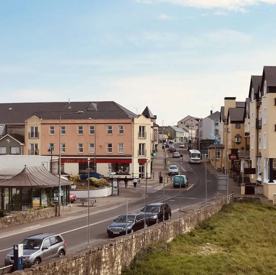 Maddens Bridge Bar, Restaurant & Guesthouse