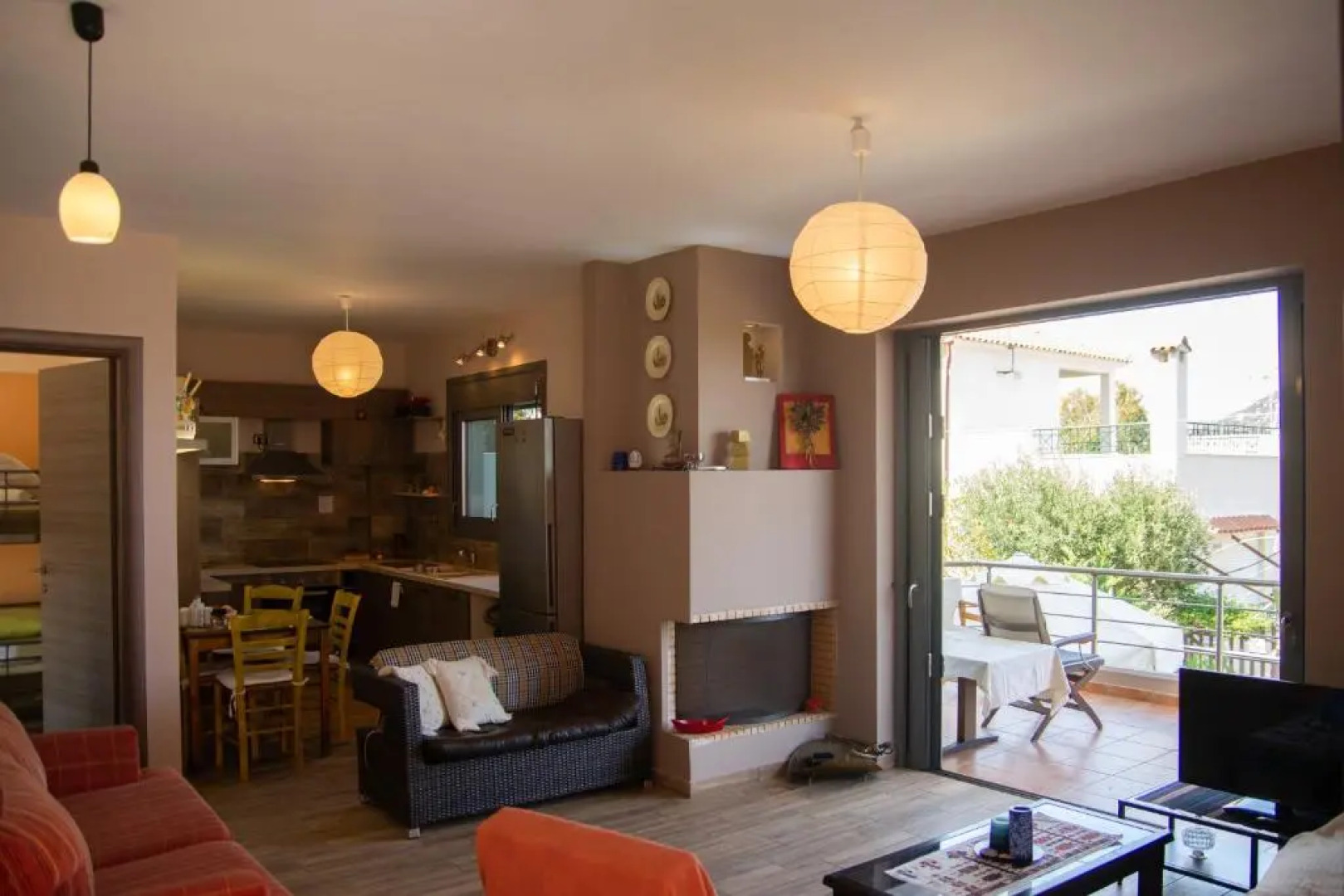 Serenity villa-1st floor-Sea view-Sandy beach 250m away.