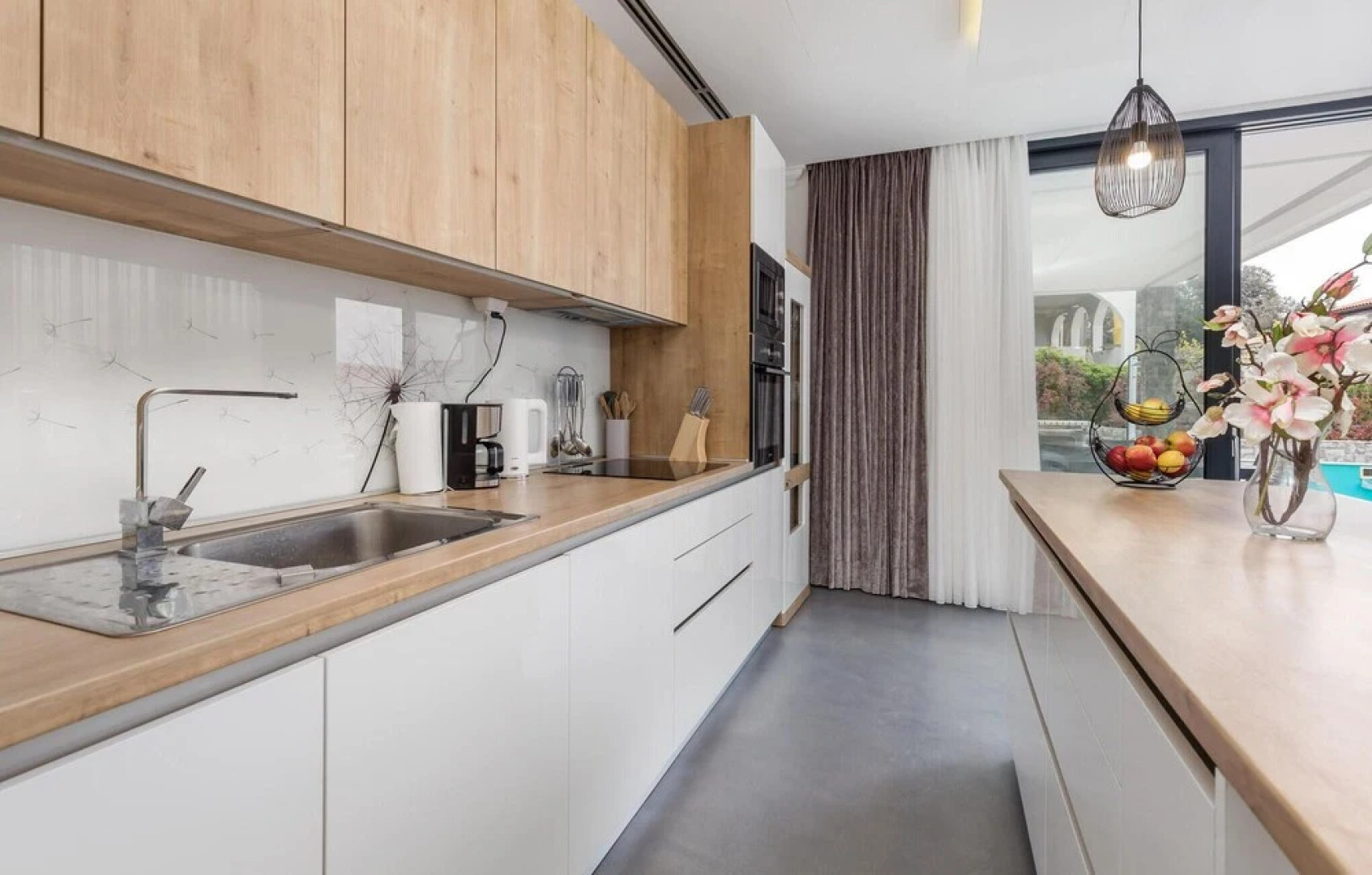 Stunning Home in Lun With 4 Bedrooms, Wifi and Outdoor Swimming Pool