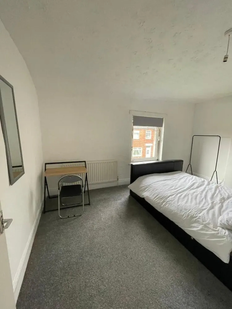 Lovely and Bright 2 bed House