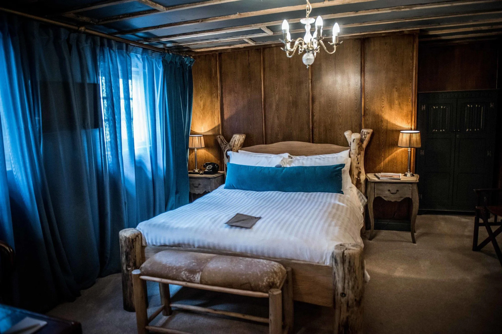 Le Petit Chateau & William de Percy