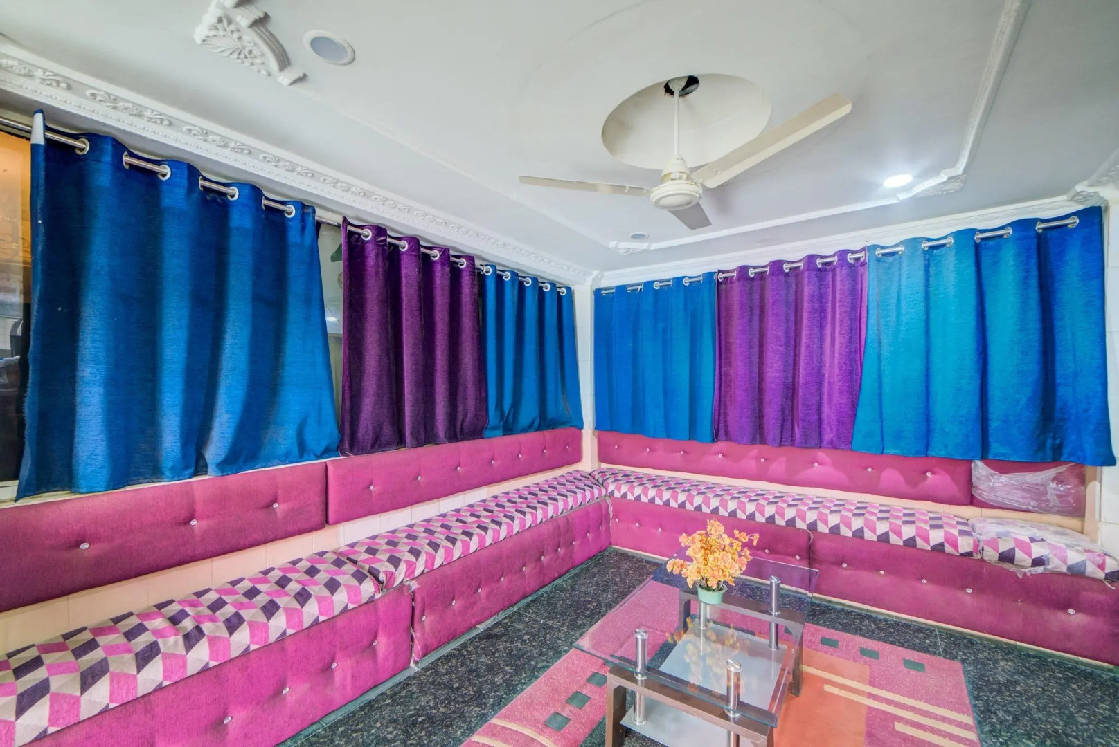 OYO 29087 Hotel Golden Pride