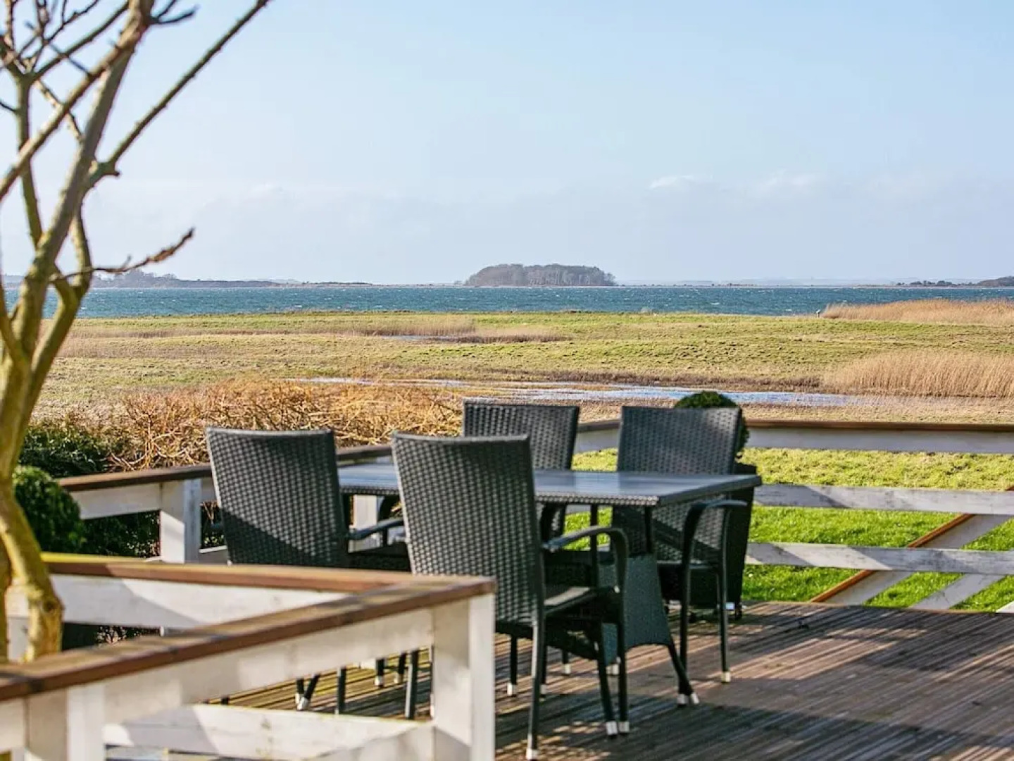 Secluded Retreat by Water - By Traum Ferienwohnungen