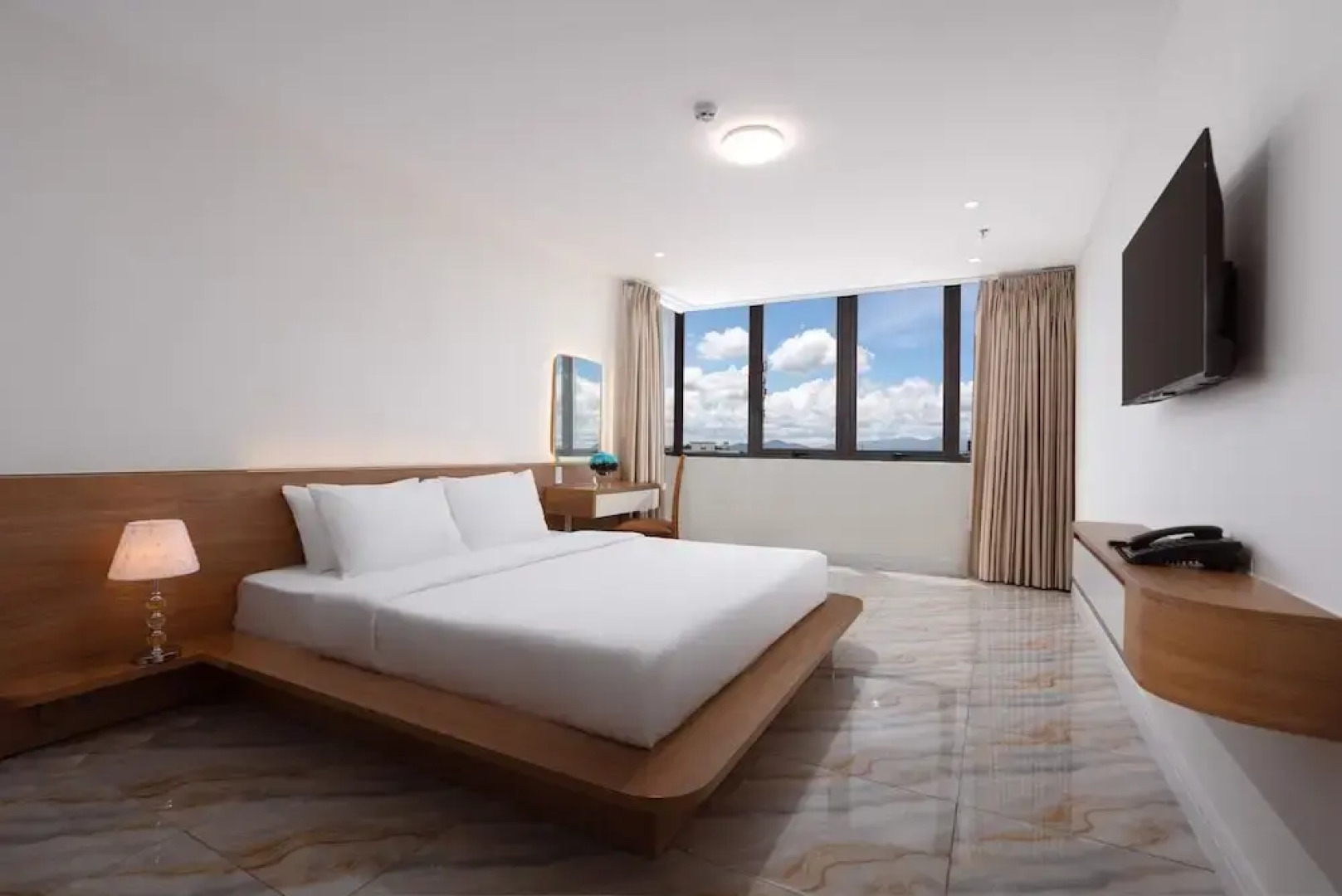 Đông Phương Hotel & Restaurant