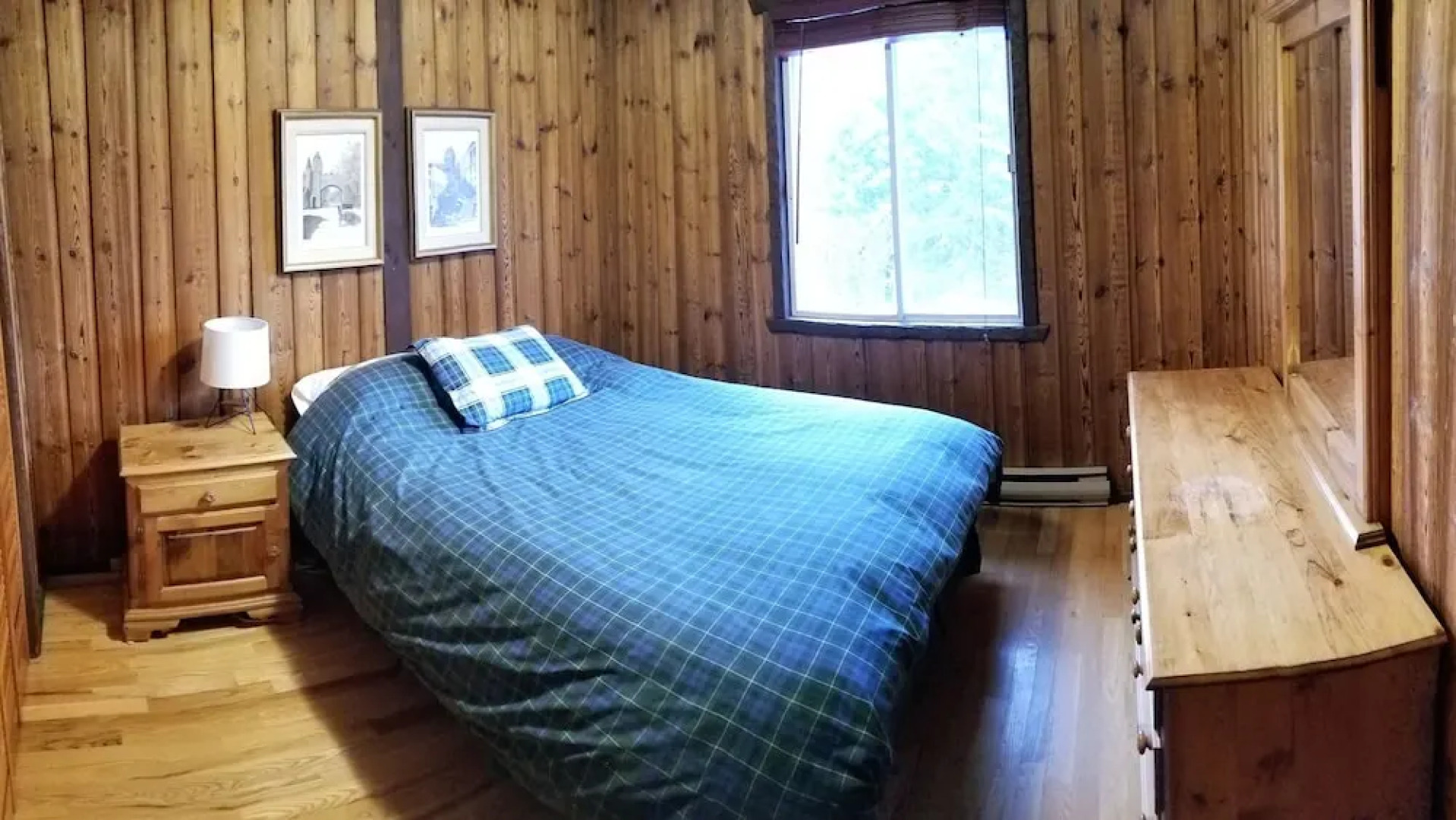 Duhamel Rock Cliff 3-Bedroom Waterfront Chalet