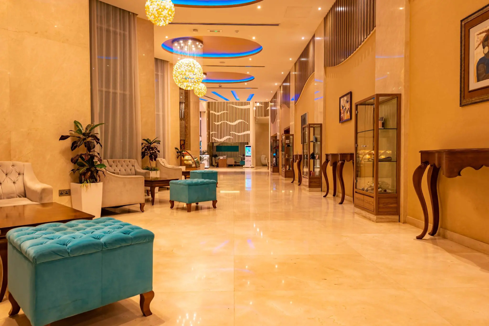 Pyramid Continental Hotel