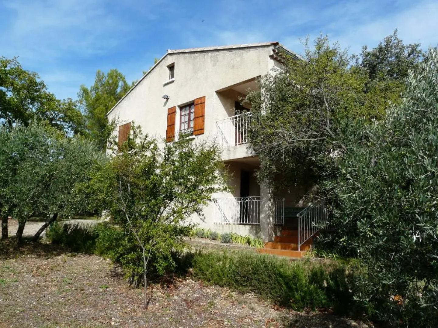 Agréable Maison de Vacances avec Piscine Privée, située en Campagne du village de Cabrières d'Avignon au cœur du Luberon, 6 personnes, LS2-2 OULIVE