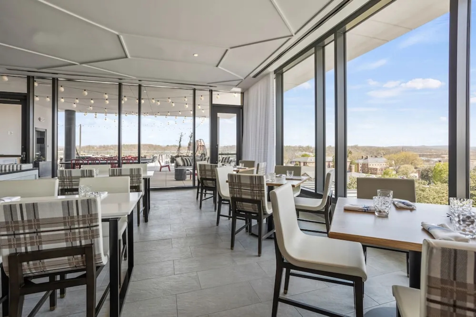 The Highlander at Radford, Tapestry Collection by Hilton