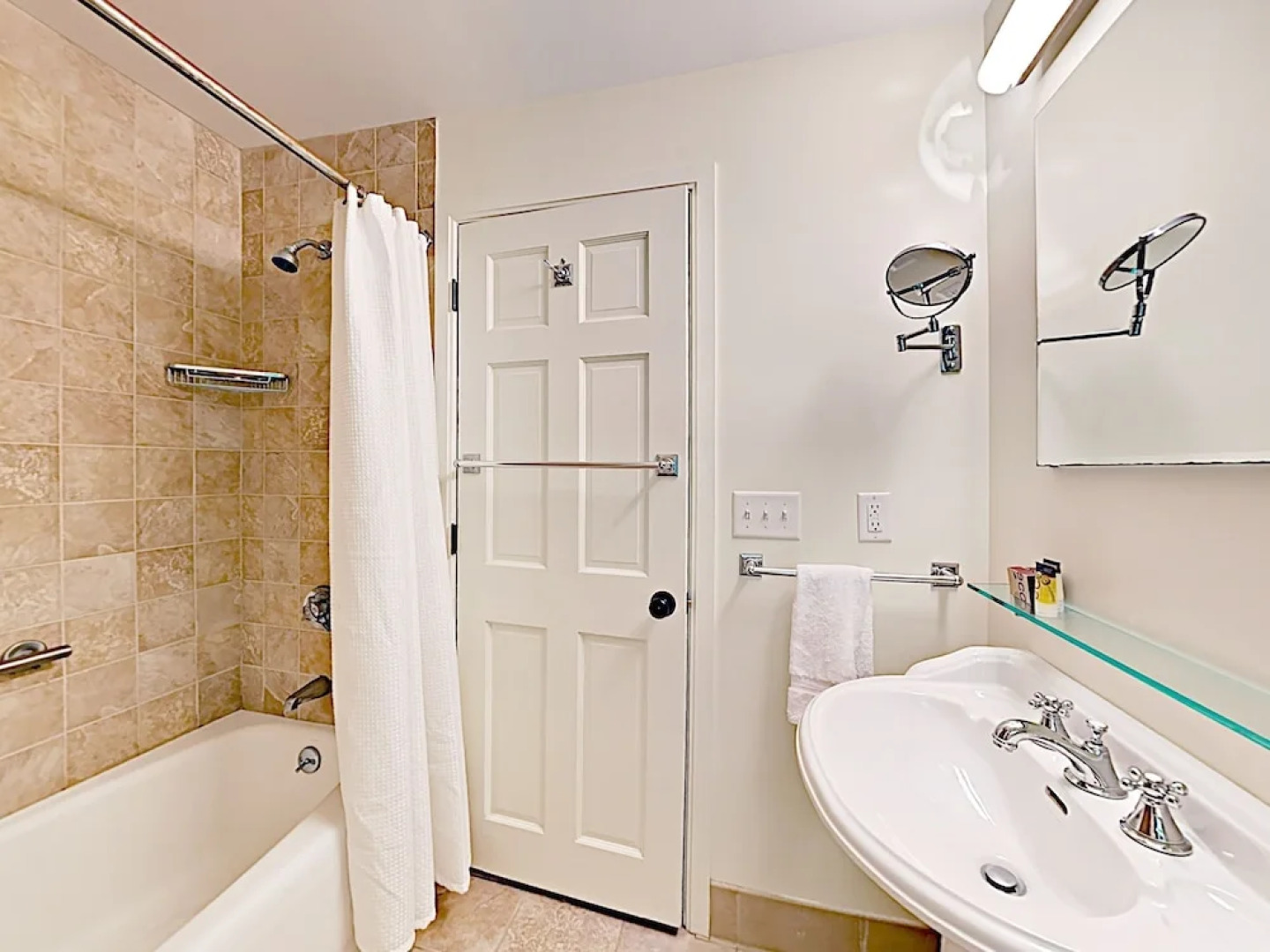 Cape Cod  On The Bay 3 Bedroom Home