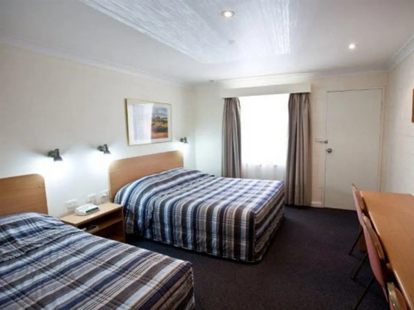 All Seasons Motor Lodge