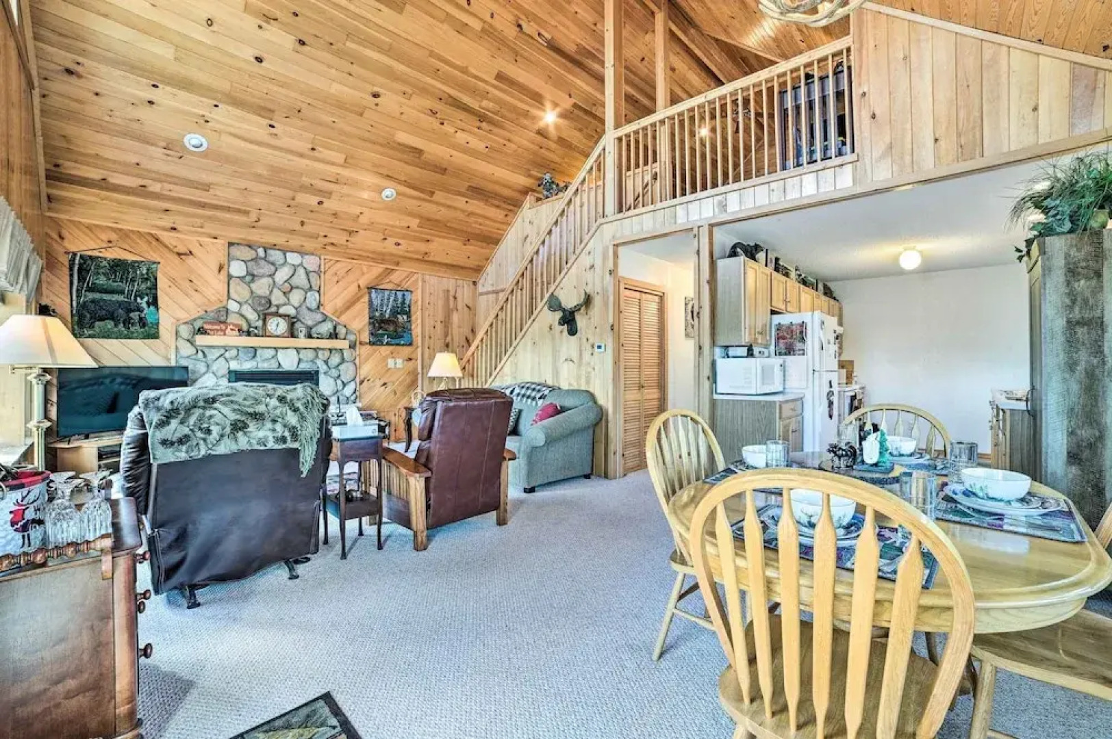Secluded Lost Lake Cottage w/ Spacious Loft!