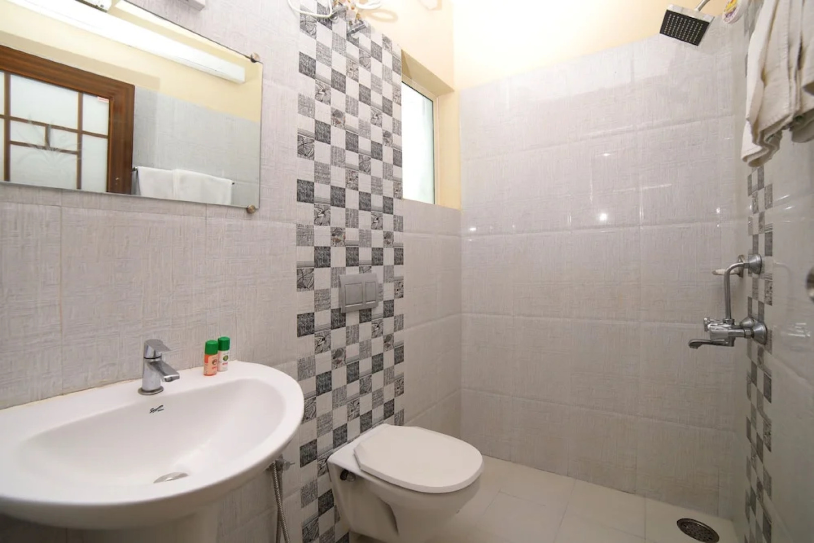 OYO 2300 Hotel The Platinum Inn