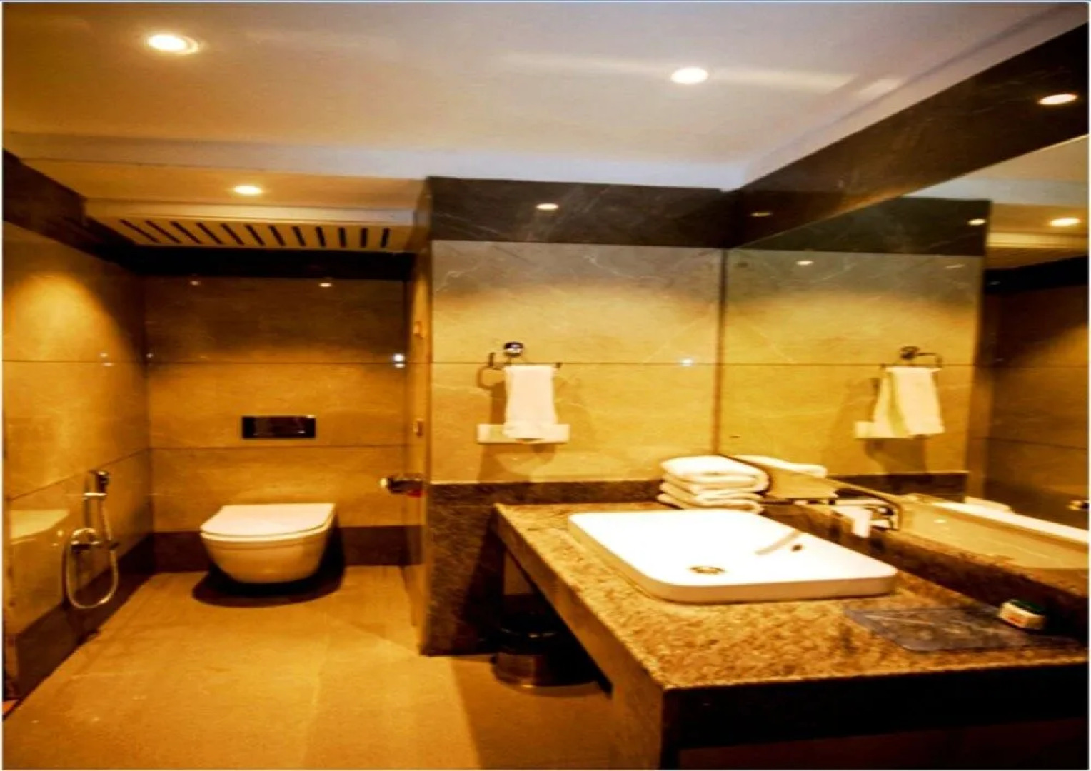 TIH The Grand Him Queen