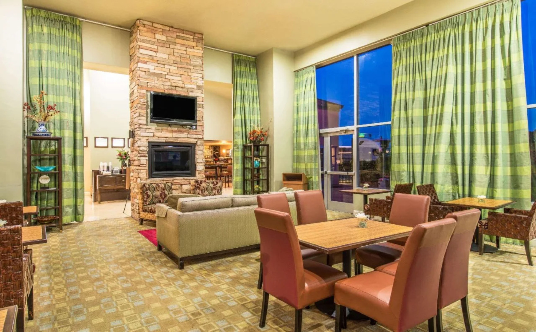 Ramada by Wyndham West Sacramento Hotel and Suites