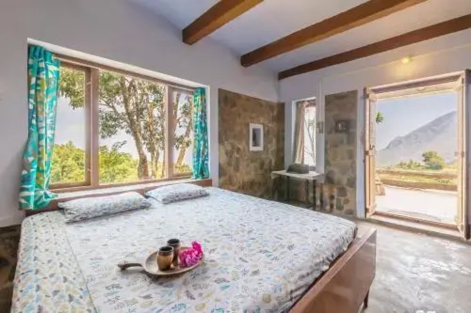 Wild Walkers by Vista Rooms